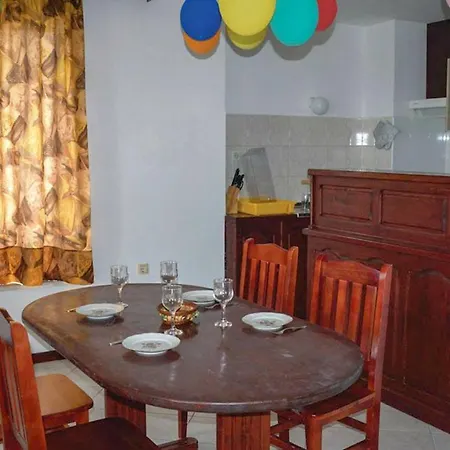Two Bedroom Beach Front House In Prázdninový dům *