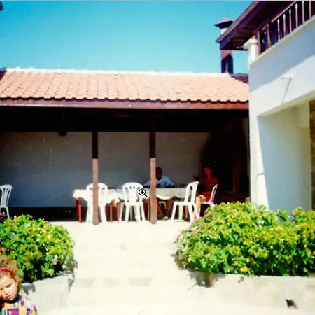 Two Bedroom Beach Front House In 別荘 *