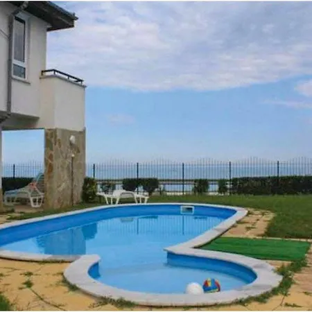 Two Bedroom Beach Front House In * ラヴダ
